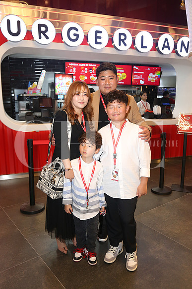 Andrea de Lee, Rafael Lee, Liam Lee y Matthe Lee