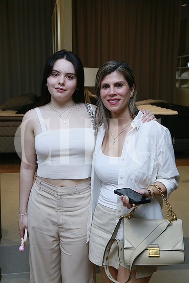 Valeria Álvarez y Gloria Albores