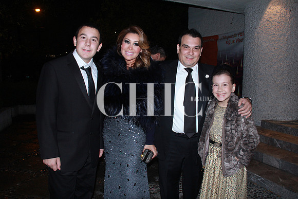 German Chávez Jr., Verónica Solís de Chávez, German Chávez y Ángela Chávez (2)