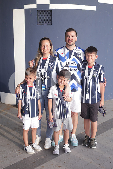 Abril Martínez, Chema Uruttia, Santiago Urrutia, Juan Pablo Urrutia y Chema Urrutia 1