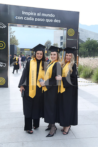 Eugenia González, Lorena de la Garza y Daniela Barona 1