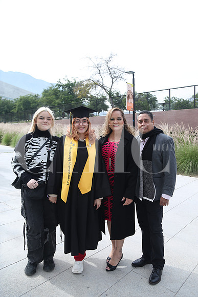 Vale Flores, Mafer Flores, Adriana Gómez y Ricardo Arroyo