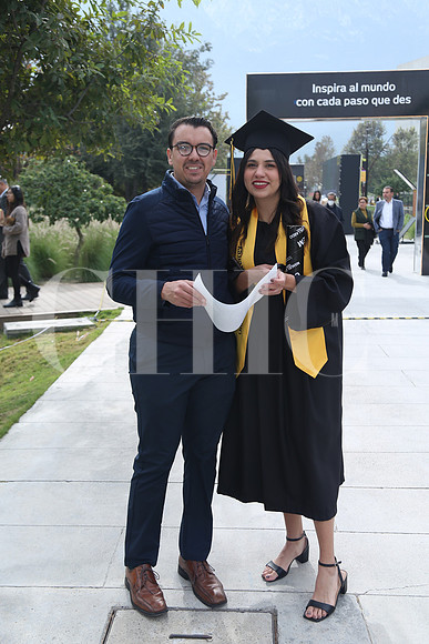 Roberto Flores y Karla Rosales