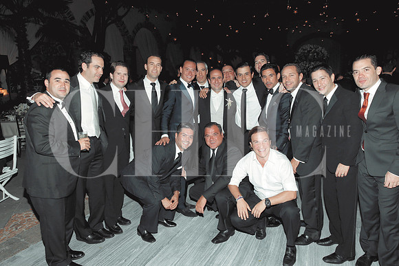 Fernando con un grupo de amigos (Mty)