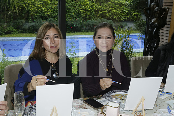 Chikis Miñarro de Fernández y Ariadna Álvarez (2)