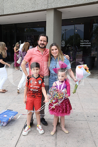 José Antonio Peruyero, Erika Delgado, Juan Pablo Peruyero y María Paula Peruyero