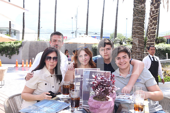 Erik Kuntzy, Paola Cervantes, Angie Kuntzy, Iker Kuntzy y Erik Kuntzy 1