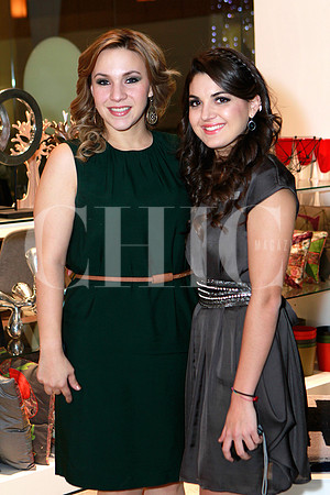 Marcela Elizondo y Carla Serna