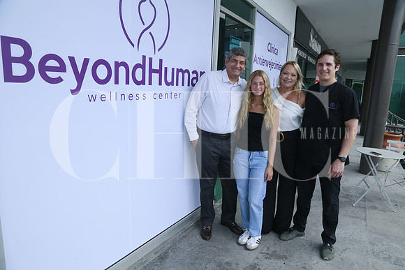 Raúl Miramontes, Camila Miramontes, Luly Rodríguez de MIramontes y Raúl Miramontes (2)