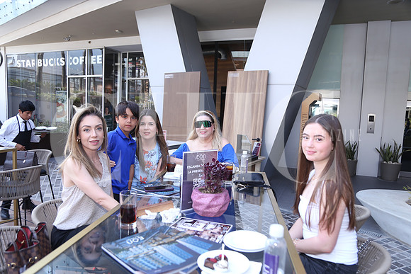 Giselle Martínez, Juan Pablo Lozano, Viri Martínez, Laura de Martínez y Natalia Salazar 1