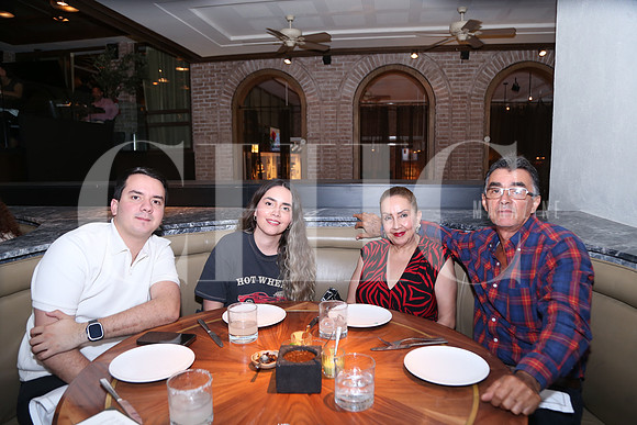 Luter Wiliams, Ines Wiliams, Aide Sánchez y Luter Wiliams 0