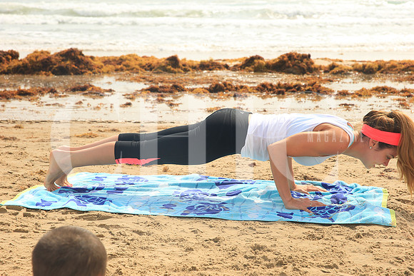 Gaby Garza Lagüera impartiendo clases de Yoga a los más pequeños (24)