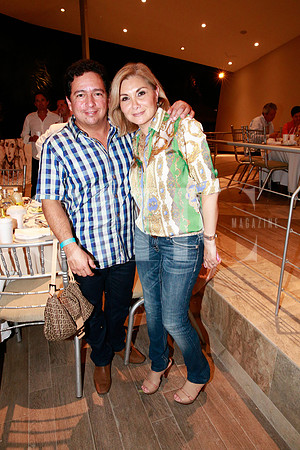 Gloria Flores y Gloria Martha de Flores