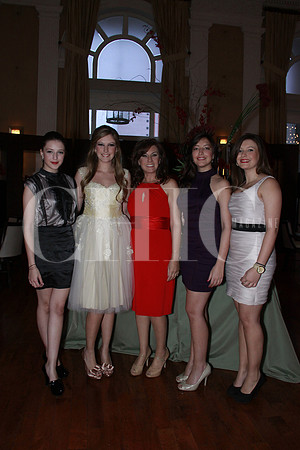 Regina Livas, Andrea Livas, Lourdes Marcos de Livas, María Livas y Raquel Livas