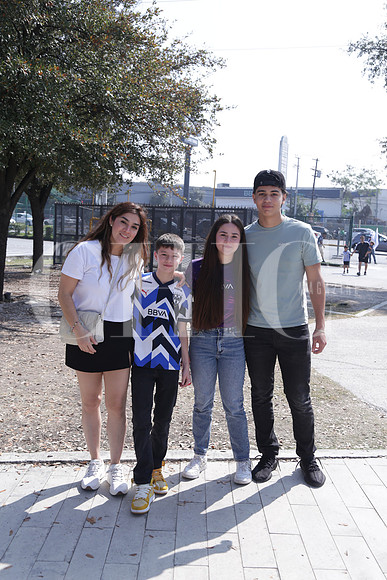 Violeta Morales, Roberto Gómez, Briana Gómez y Diego Flores 1