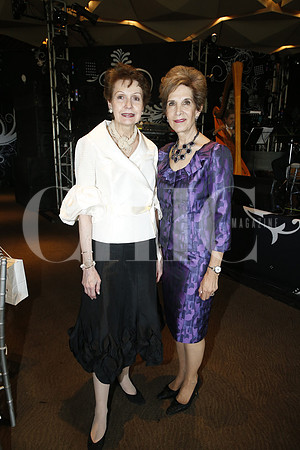Cristina Dávila de Herrera y Graciela González de Molina