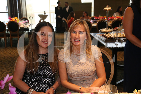 Claudia González de Morales y Marcela Garza de Estrada