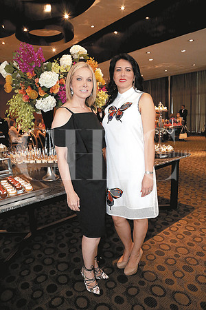 Julia Ibarra de Rodríguez y Mily Batarse de Ibarra