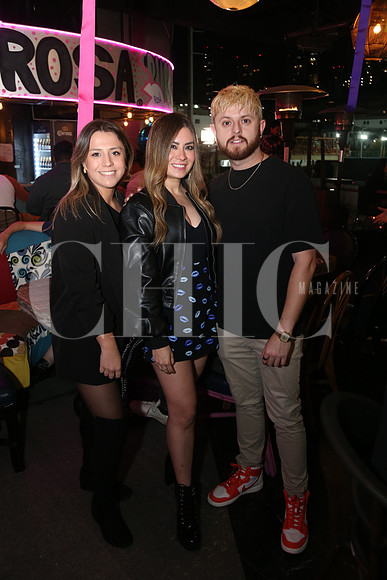 Regina  Arrambide, Lesly Obando y Ricky Barker