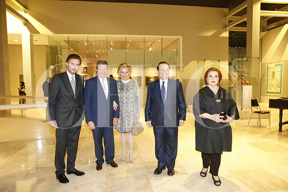 Adrián Sada, Miguel Schwarz, Betty Z. de Schwarz, Tomás González Sada y Laura Casas de González Sada