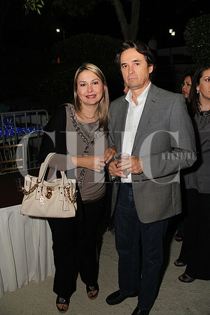 Gina de Flores y Luis Flores