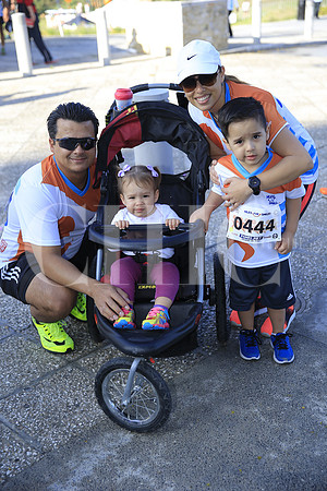 Adri†n Hinojosa, Alexia Hinojosa, Tadeo Hinojosa y Sandra Flores (2)
