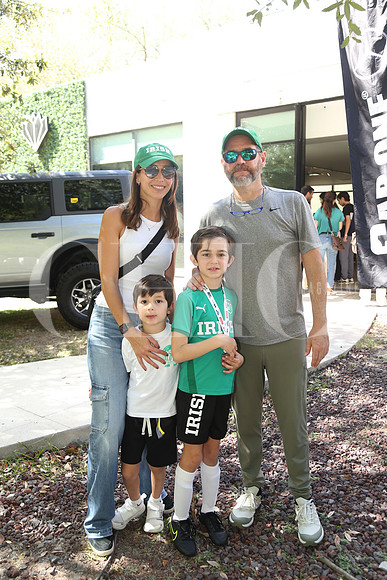 Estefany de Santos, Alejandro Santos, Federico Santos y Federico Santos 0