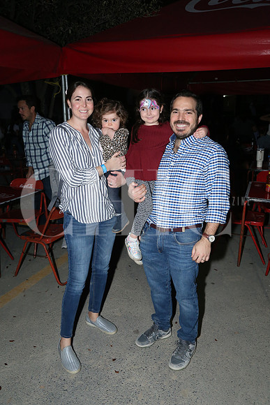 Lucía Deschamps, Natalia Casares, Lucía Casares y Alberto Casares