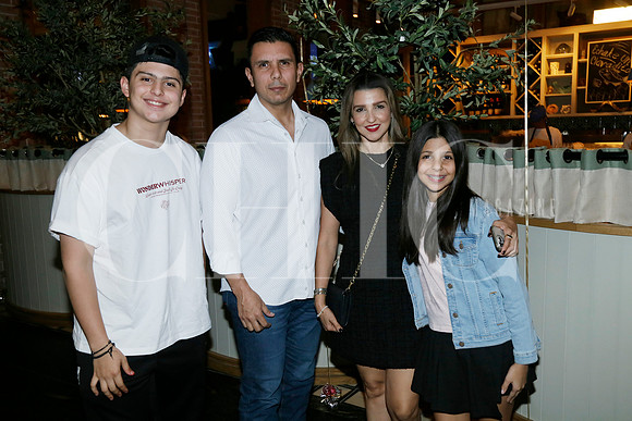 Guadalupe de León, Antonio de León, Karina Escamilla y Dana Camila de León