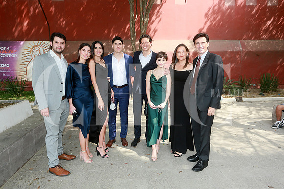 Marcelo de la Garza, Regina Vela, Maria Vela, Pedro Vela, Pablo Vela, Cordelia Galvan, Loren de Vela y Jorge Vela