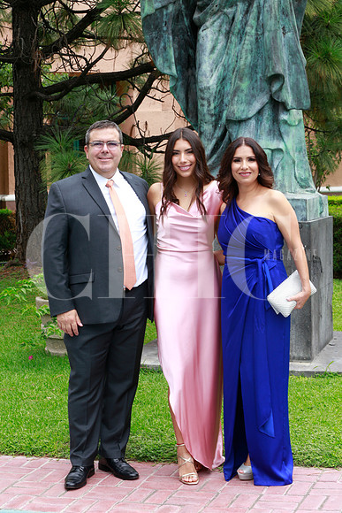 Mauricio Zambrano, Paola Zambrano y Mónica Díaz de Zambrano (1)
