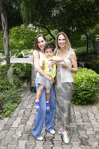 Romina Meyer, Fede Perez Salinas y Ily Gonzalez 1