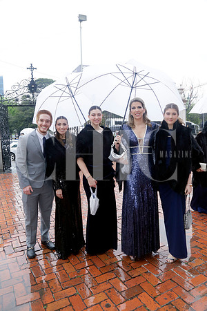 Arik Marcos, Mariana Safi, Daniela Safi, Caty Villarreal de Safi y Valeria Safi (2)