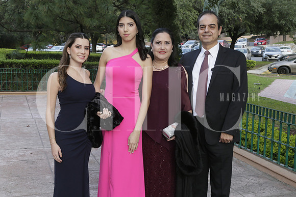Isabel Costa, Raquel Costa, Lorena Elizondo de Costa y Salvador Costa