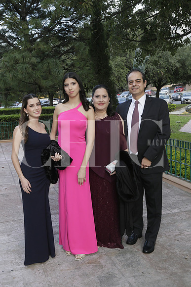 Isabel Costa, Raquel Costa, Lorena Elizondo de Costa y Salvador Costa (2)