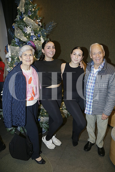 Silvia Chapa de Garza, Daniela Garza, Paulina Garza y Pablo Garza (2)