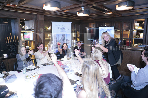 Cena y presentacion Aspen y viajes le grand 24
