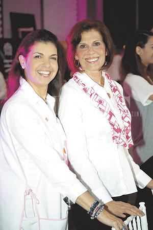 Janet Schwarz de Wapinski y Magdalena Chapa de Domínguez