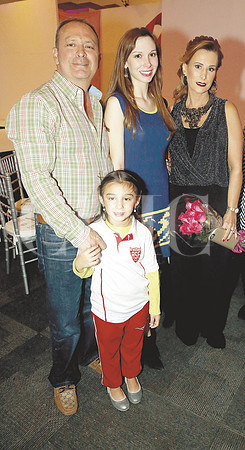 Humberto Flores, Karla Flores de Cagnasso, Graciela Tancredi de Flores y Karla Cagnasso