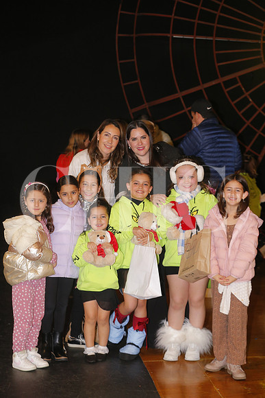 Vero de la Maza, Ana Cecy de la Garza, Barbara Tafich, Emma Paez, Cata Guzman, Camila Lozano, Amalia Lozano, Roby Zavala y Catalina Magdaleno 3