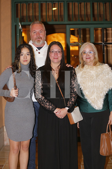 Aaron Davis, Natalia Prado, Claudia Prado y Martha Tamez 3