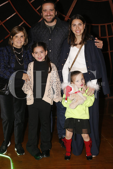 Titi Medina, Lucia Mena, Isabel Mena, Alejandra Gonzalez y Juan Mena 3