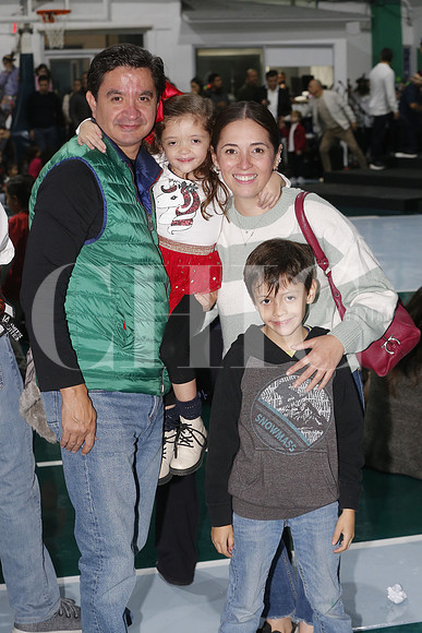 Oliver Gomez, Becka Gomez, Catalina de la Torre y Bernardo Gomez 4