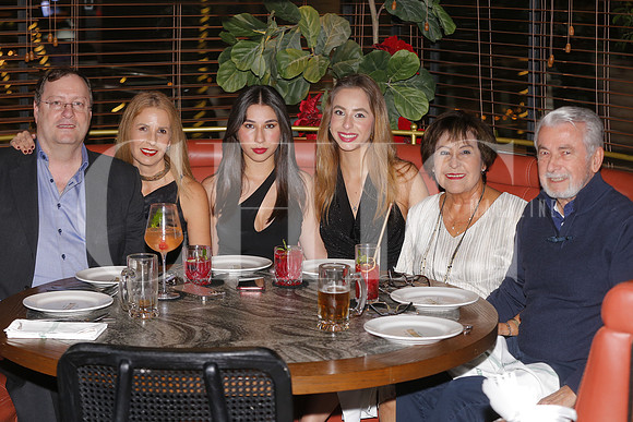 Jorge Sanz, Dulce Fabregas, Regina Maldonado, Ximena Maldonado, Ara Fabregas y Roberto Fabregas 2
