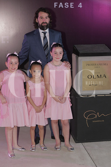 Benjamin Garza Mercado, Massima Garza Romo, Mika Garza Romo y Carlota Garza Romo 5
