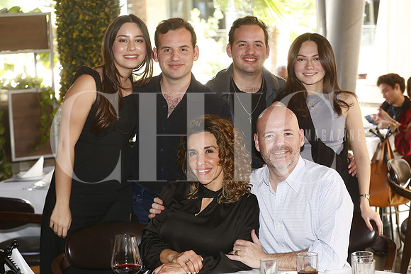Melissa Cardenas, Jose Manuel Contreras, Jose Adrian Contreras, Marisa Gonzalez, Pilar Ortegon y Jose Manuel Contreras