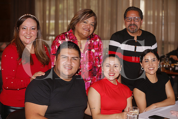 Elizabeth Villarreal, Nidia Valadez, Eduardo Cruz, Miguel Blanco, Andrea Cruz y Rebeca Cruz 2
