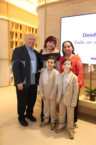 Carlos Medina, Valeria Monterrubio, Adriana Mora, Patricio Monterrubio y Jeronimo Monterrubio 0