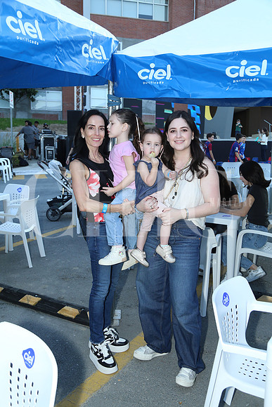 Marisa de Safi, Elena Lozano, Paola Safi y Romina Lozano 1