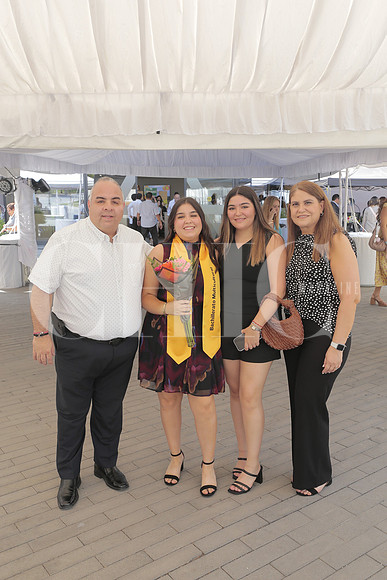 Jorge Rodriguez, Maria Fernanda Rodriguez, Daniela Rodriguez y Sofia Martinez 3